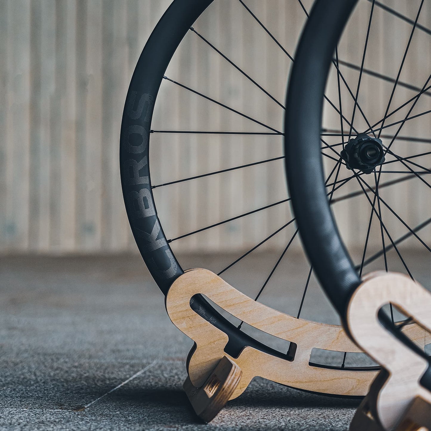 700C Kolfiberhjulset 38 mm Skivbroms Genomgående Axel Hjulset för Landsvägscykel ROCKBROS