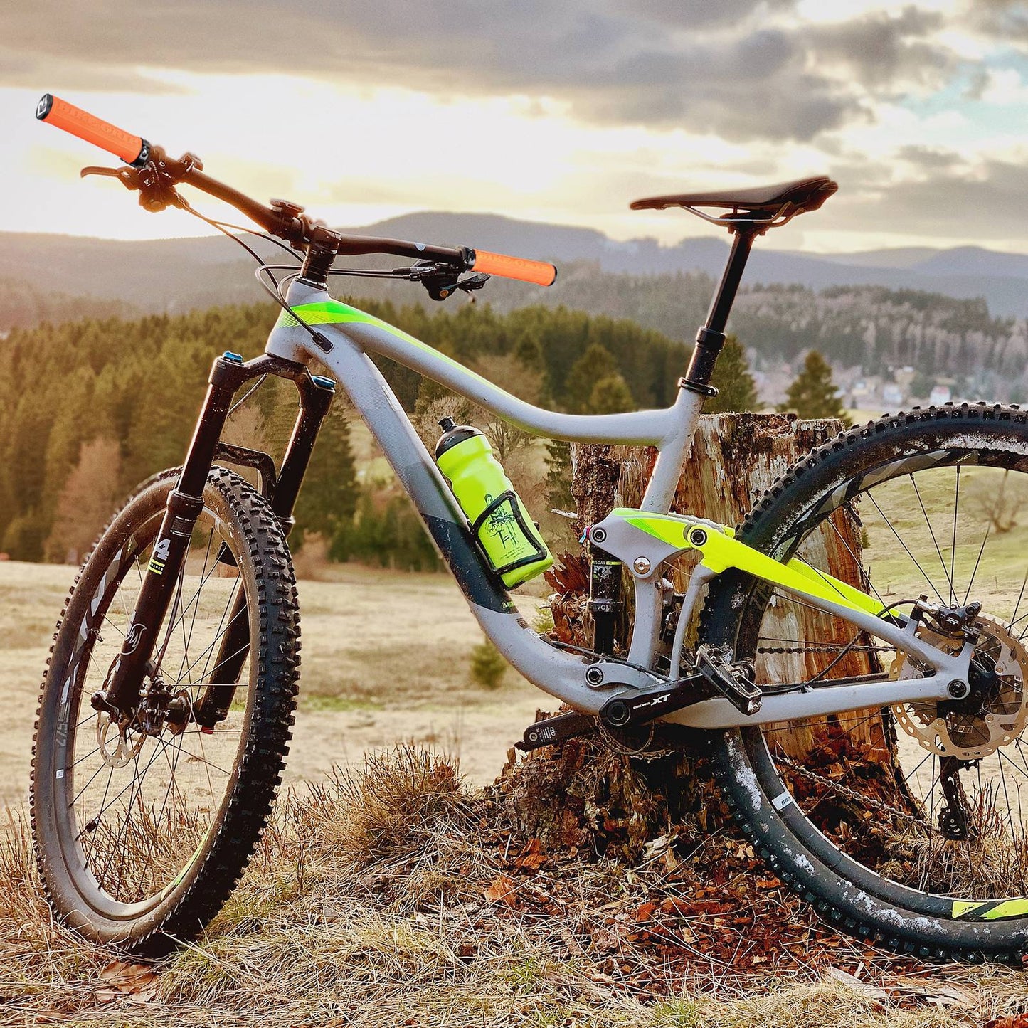 Ultralätta gummihandtag för cykel med låsbar aluminiumdesign från ROCKBROS